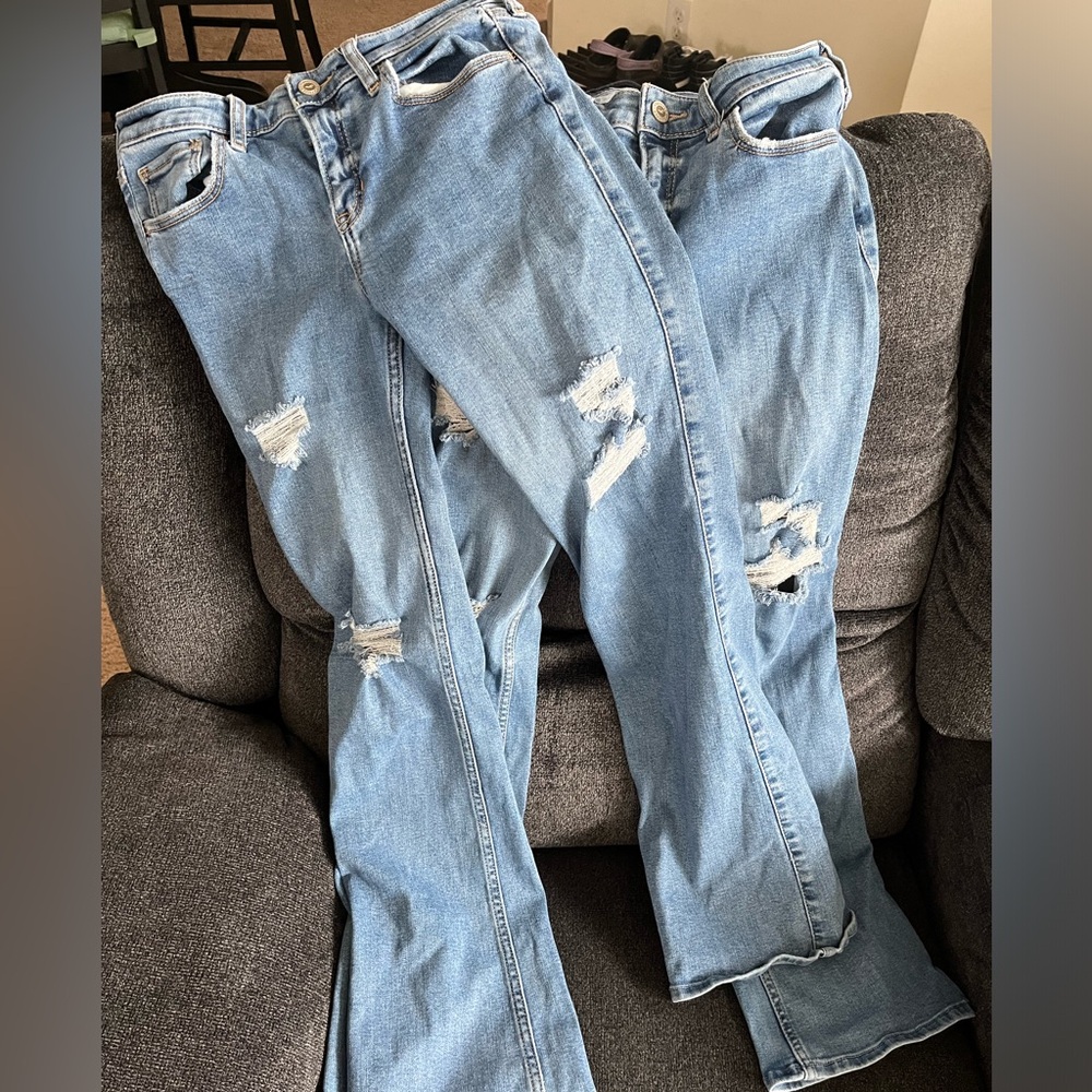 2 pairs of super cute hollister size 5s jeans